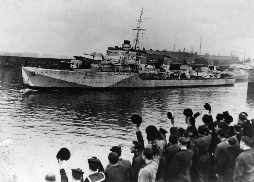 HMS Vanessa cheered on arrival at Liverpool