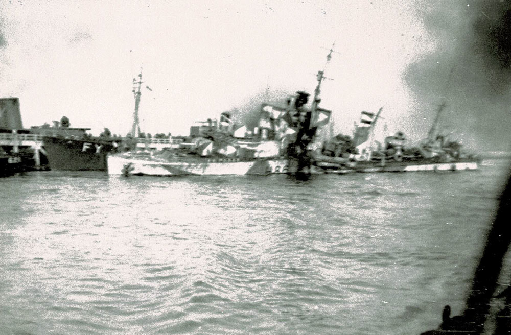 HMS Grenade at Dunkirk, 29 May 1940