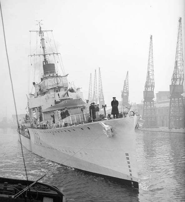 HMS Veteran, Liverpool Docks 1942