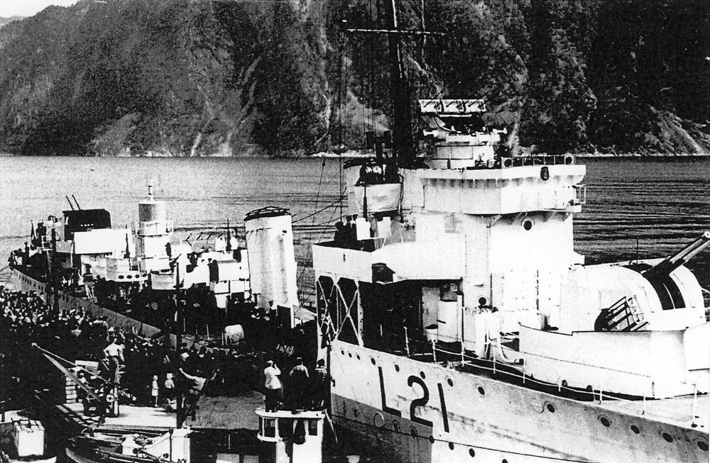 HMS Viceroy at Stranda, Niorway 1945
