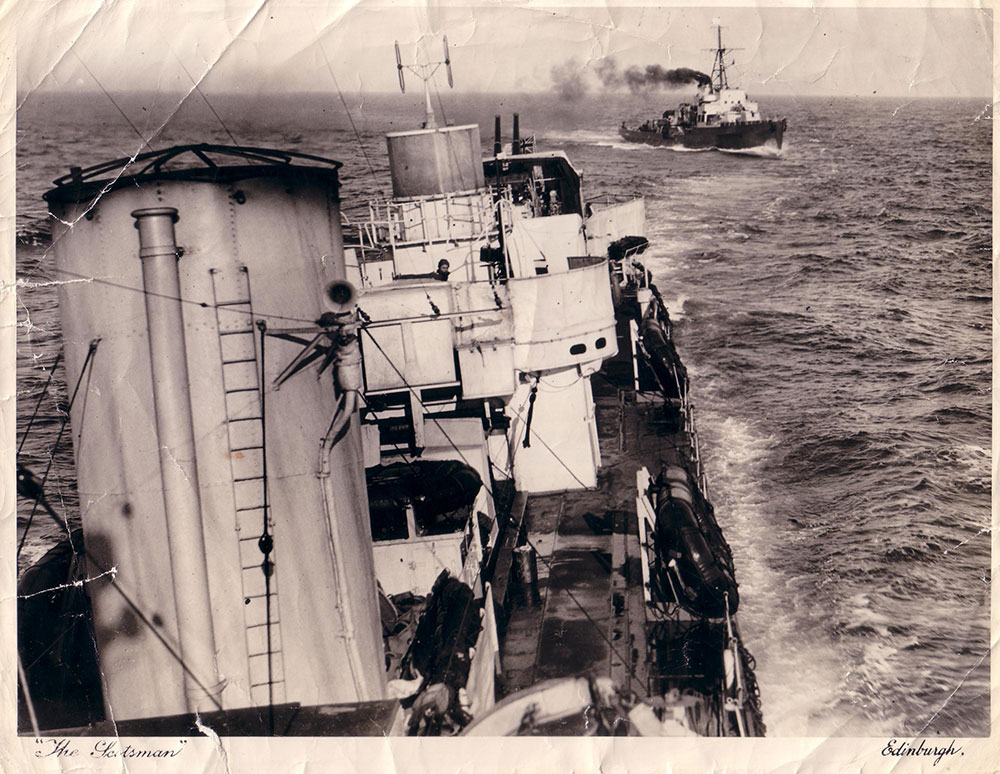 M607 crossing the bow of HMS Vivien