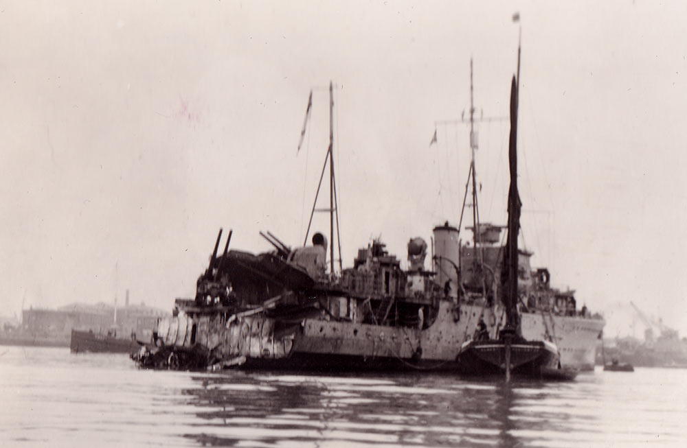 HMS Pelican with Thames barge at Chatham