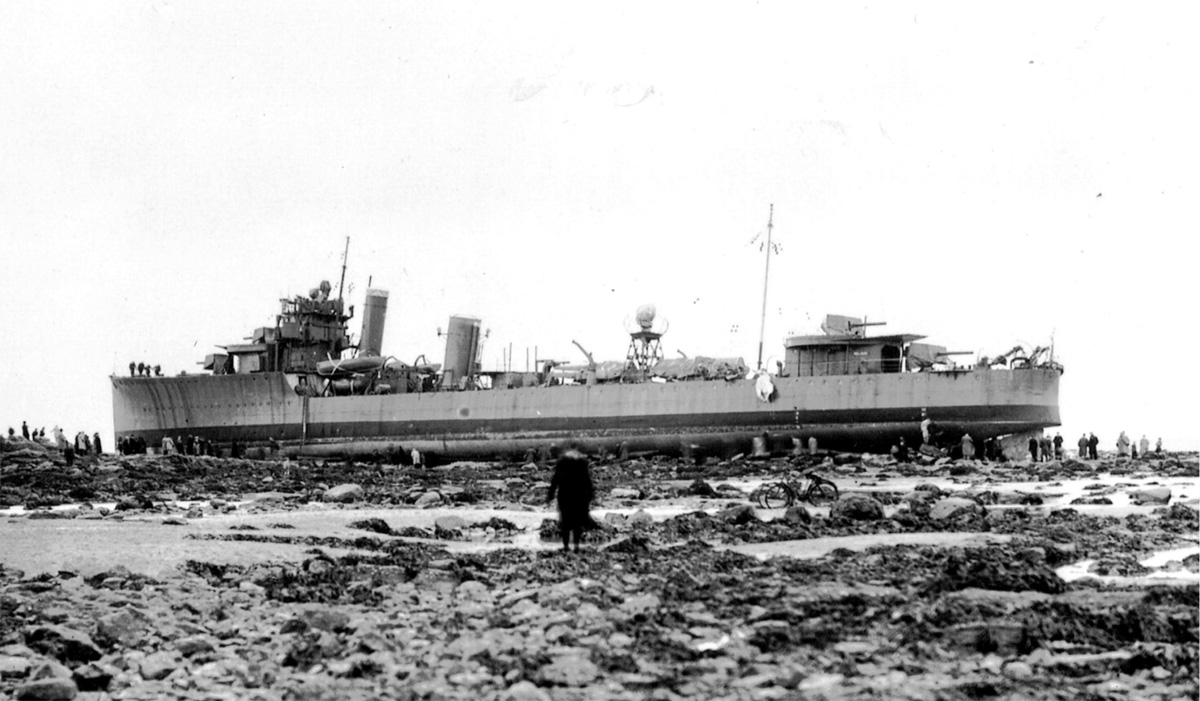 HMS Walrus on the reocks near Whitby