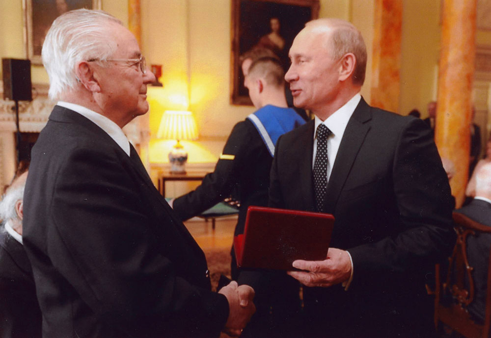 Vladamir Putin presents Ted Cross with the Ushakov Medal in June 2013
