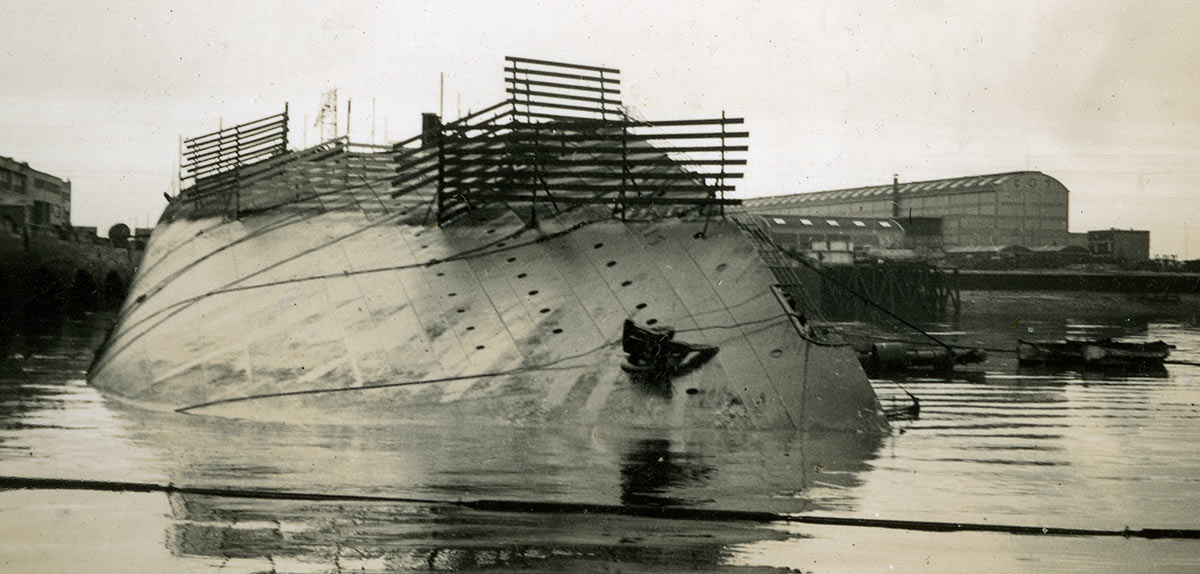 French liner on her side a Le Havre 1939?