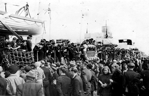 HMS Wolfhound berthing at Stavanger