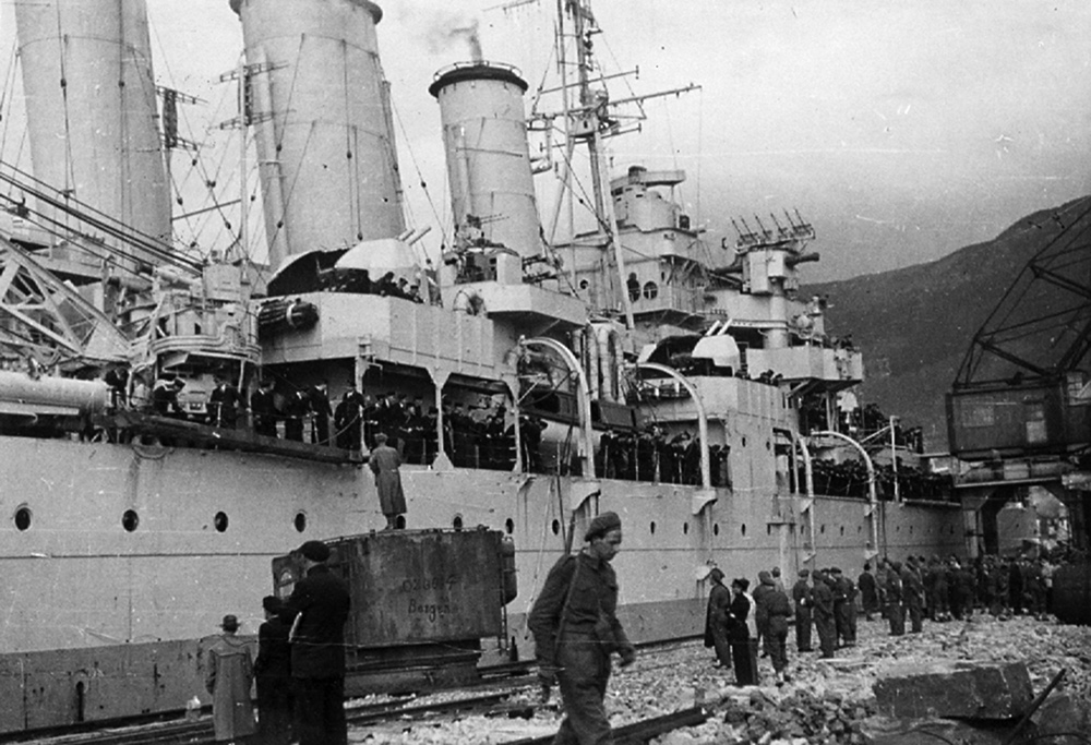 HMS NOrfolk at Bergen