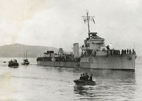 HMS Woolston arrives at Bergen